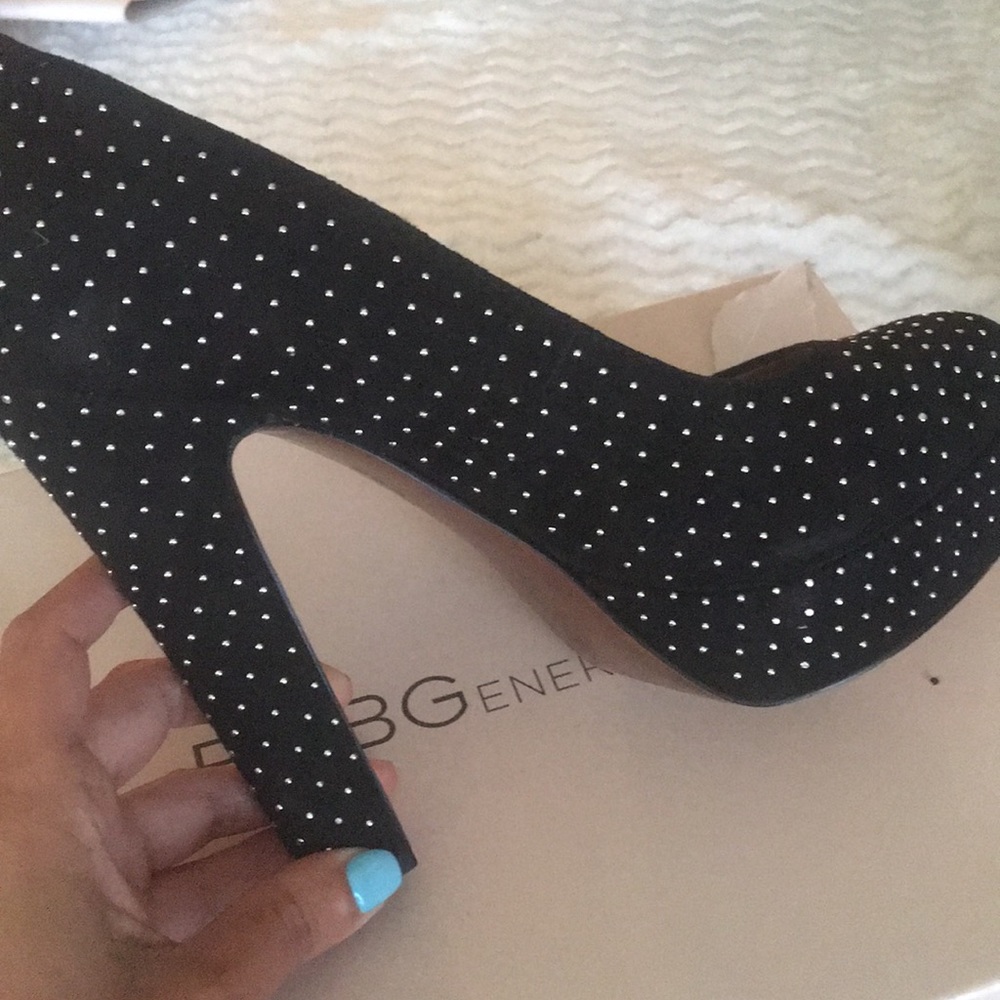 Shoes - Picture 3 of 8